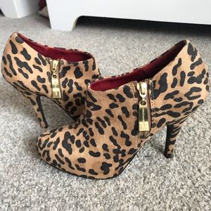 Size 7 Christian Siriano Leopard Print Bootie